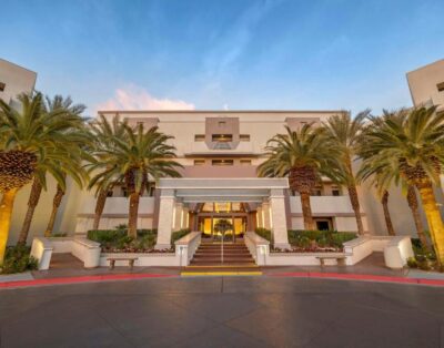 2BR Suite w/ Full Kitchen, Bathroom & Pool Access – Cancun Resort