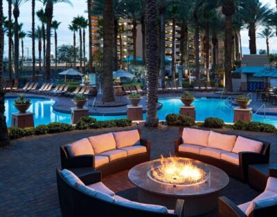 1BR Suite w/ Full Kitchen, Balcony & Resort Amenities – The Boulevard Hilton