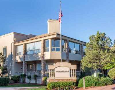 1BR Suite w/ Full Kitchen, Fireplace & Private Balcony – Ridge on Sedona, A Hilton Vacation Club