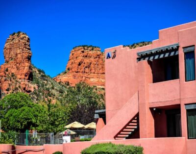 Luxury 2BR w/ Partial Kitchen, Fireplace & Balcony – Bell Rock Inn Sedona