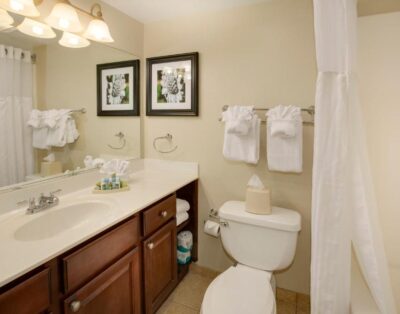 2BR Suite w/ Kitchenette & Sofa Bed – BG Patrick Henry Square