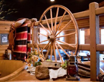 Studio Suite w/ Kitchenette, Patio & Fireplace – Kohl’s Ranch Lodge