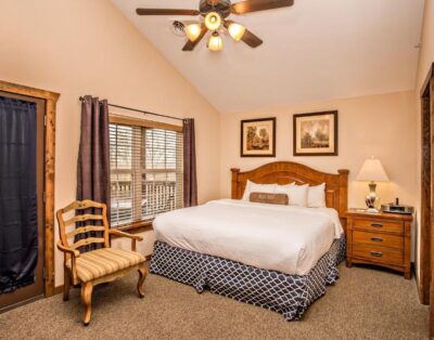 Cozy King Room | Pool View, WiFi & Comfort –Lodges at Cocoa Beach