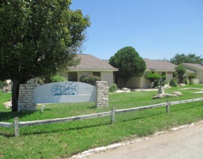 Relaxing Lake Getaway 2BR | Pool + Nature Views | The Shores at Lake Travis