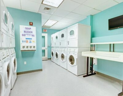 1BR Modern City Suite w/ Kitchenette & Balcony – Wyndham Skyline Tower