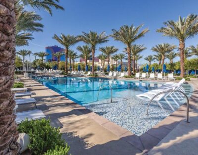 Modern 1BR suite w/ Kitchenette & Resort Pool | Wyndham Desert Blue