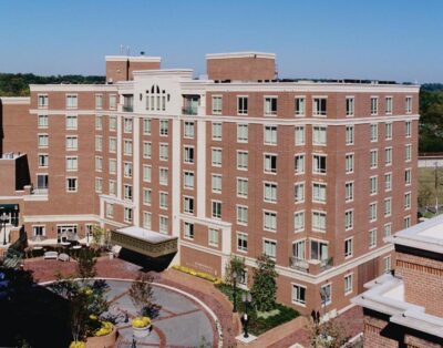 Spacious 2BR Suite w/ Kitchenette & Washer/Dryer | Wyndham Old Town Alexandria