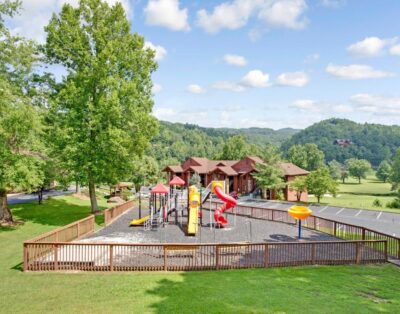 1BR Suite w/ Full Kitchen, Balcony & Fireplace – Bent Creek Golf Village