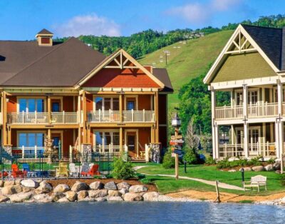 2 Bedroom Suite w/ Fireplace & Balcony – Blue Mountain Canada