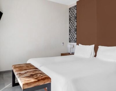 1BR Suite w/ Full Kitchen, Balcony & Resort Amenities – Sahara Sunset