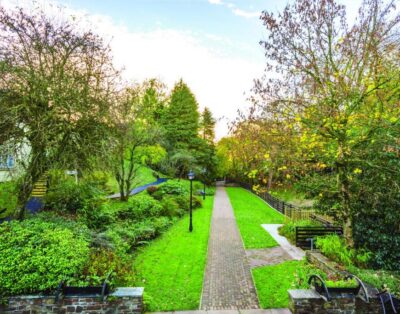 1BR Apartment w/ Kitchenette, Balcony & Resort Amenities – Woodford Bridge Country Club