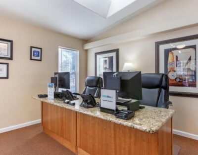 2BR Suite w/ Full Kitchen, Fireplace & Patio – PVC at The Roundhouse Resort