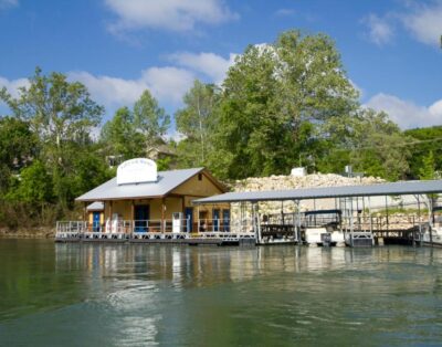 2BR Suite w/ Full Kitchen, Washer/Dryer, Patio – Sleeps 6 | The Suites at Fall Creek