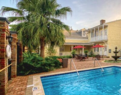 Garden District Studio w/ Kitchenette & Pool View | WorldMark New Orleans – Avenue Plaza