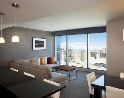 2BR Luxury Suite w/ Kitchen & Whirlpool Tub – Elara by Hilton (Las Vegas)