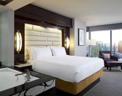 1BR Luxury Suite w/ Kitchen & Whirlpool Tub – Elara by Hilton (Las Vegas)