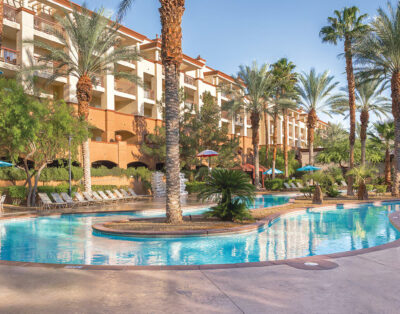 Modern 1-Bedroom Suite w/ Fireplace & Strip Shuttle Access – WorldMark Boulevard