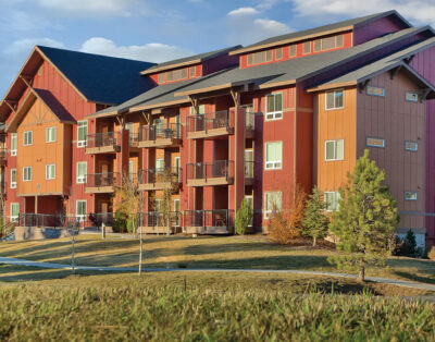 Cozy 3-Bedroom Suite with Fireplace & Balcony – Wynd Steamboat Springs