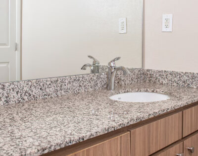 Spacious 2-Bedroom Retreat w/ Full Kitchen & Balcony – WorldMark Boulevard