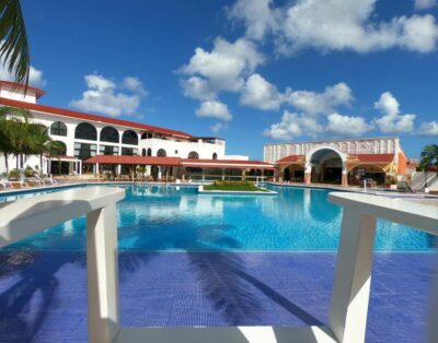 1-Bedroom Retreat w/ Balcony & Pool Views – Wyndham Cozumel