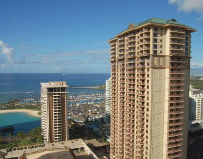 Modern 1BR Condo DD | Balcony, Pool, Kitchen – Grand Waikikian