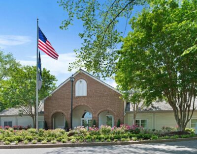 Spacious 3BR Suite | Pool, WiFi, Family-Friendly – The Historic Powhatan