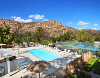 1-Bedroom Suite w/ Fireplace & Full Kitchen – Riviera Oaks Resort & Racquet Club