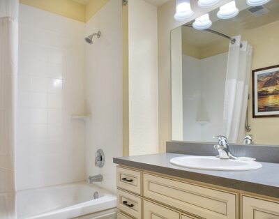 3-Bedroom Suite with Fireplace & Balcony – WorldMark Branson