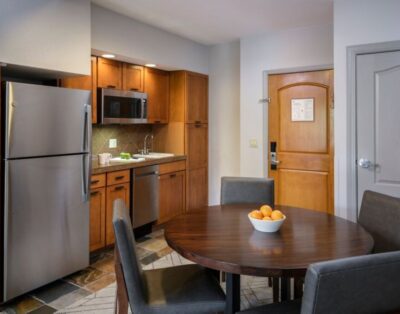 Spacious 2-Bedroom Villa with Full Kitchen & Balcony Views – Sheraton Mountain Vista Villas