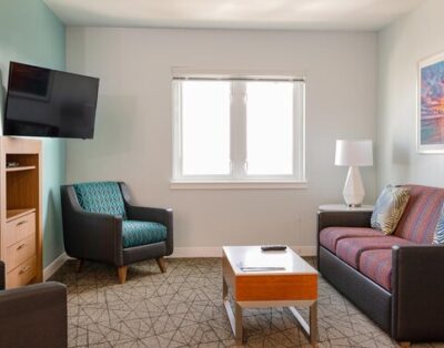 Modern 3BR Condo | Balcony, Pool, Kitchen – WorldMark Anaheim