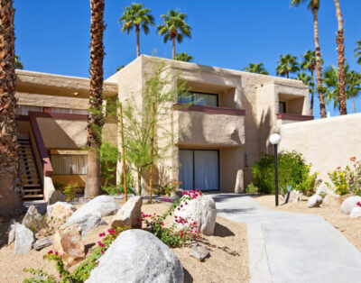 2-Bedroom Condo – Private Patio, Full Kitchen & Pool Views