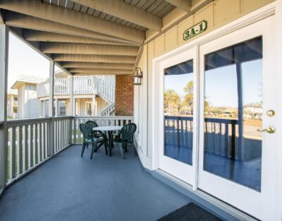 Large 3-Bedroom Villa – Sleeps 8 w/ Full Kitchen