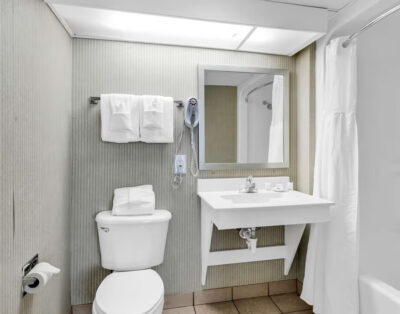 3BR Oceanfront Condo w/ Balcony & Resort Amenities – Camelot By The Sea