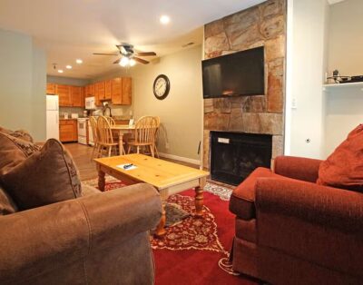 2BR Ski Condo w/ Full Kitchen & Fireplace – Skiers Lodge Park City