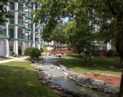 Spacious 2-Bedroom Suite – Sleeps 8 w/ Full Kitchen & Balcony