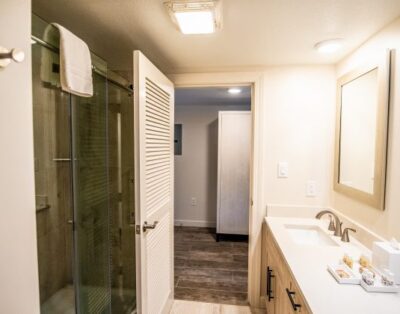 1BR Island View Suite w/ Mini Kitchen & Balcony – Bluebeards Castle Hilltop Villas