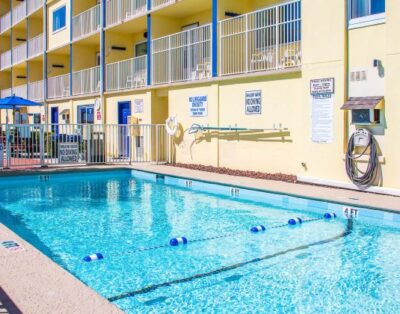 Oceanfront 1BR Suite w/ Balcony & Full Kitchen – Sleeps 4