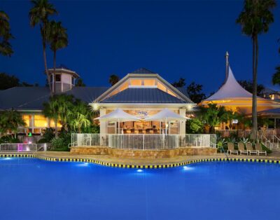 Elegant 2-BR Lakeview Villa – Sleeps 6 w/ Full Kitchen & Balcony