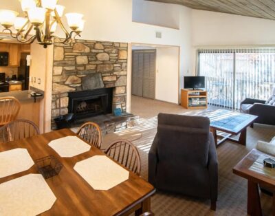 2-Bedroom Condo – Fireplace, 2 Balconies & Sleeps 6