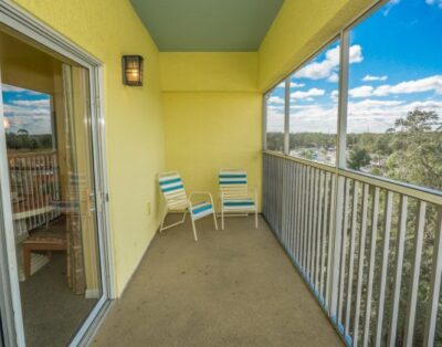 1BR Family Suite w/ Full Kitchen & Balcony – Barefoot Suites