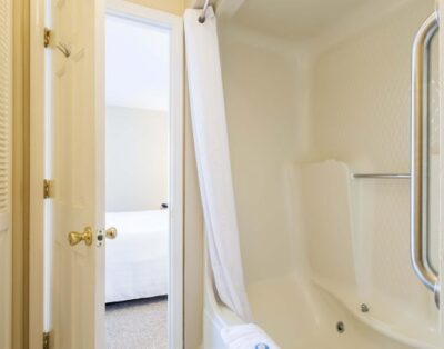 Charming 1-Bedroom Villa – Sleeps 4 w/ Full Kitchen & Indoor Pool