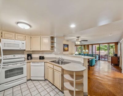 1BR Suite w/ Full Kitchen & Balcony – Kahana Falls